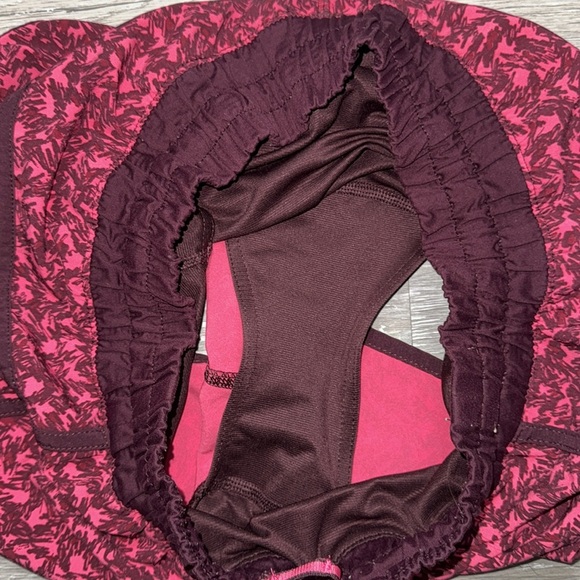 Lululemon Tracker Short III *4-way Stretch size 6 - Picture 11 of 12